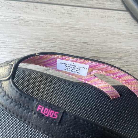 Flojos Women's Black and Pink Sandals - Picture 2 of 4